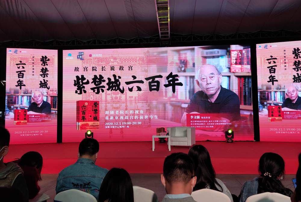 如果说蒋方舟是个打扮入时的女作家,特别适合现在商业市场.