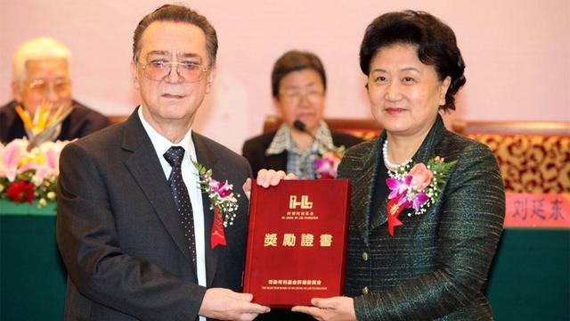 那个高考成绩接近满分,却被清华北大拒收的王德民,后来怎样了?