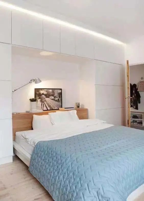 有的床屏就是要承担家里重量级收纳代表的,这种少不了这种嵌入式设计