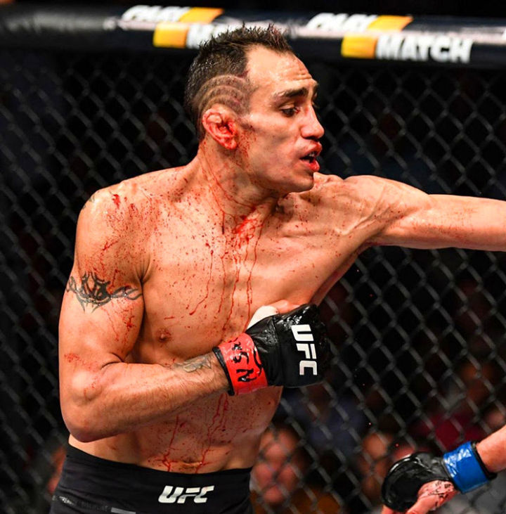 ufc256上,不仅有"夜魔"弗格森的救赎之战,还有"鳄鱼"索萨的救赎之战.