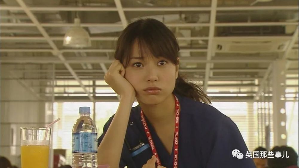 里,学习态度积极不服输的绯山美帆子,还有《欺诈游戏》中饰演神崎直