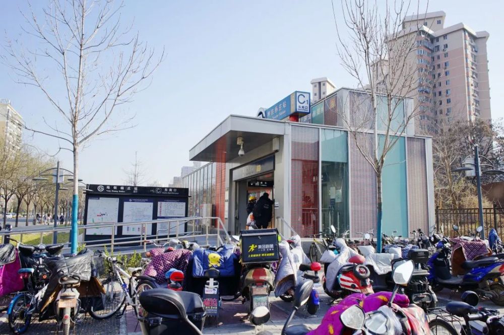 免费停石景山地铁6号线杨庄站有电动车自行车停车场了