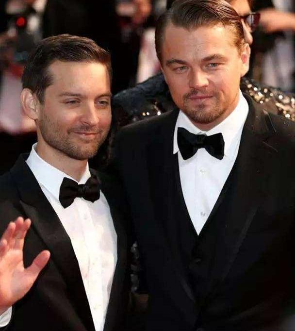 看到小李子与托比,几十年不变的感情,或许这就是好兄弟吧_腾讯新闻