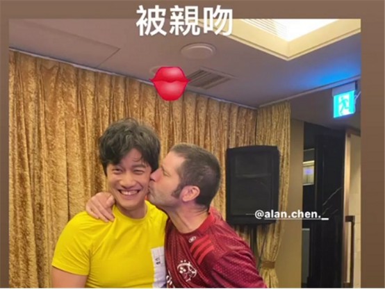 陈乔恩再为男友庆生邀请信到场与艾伦合唱帮他成功追星了吗