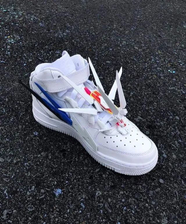 模玩控:创意改造,高达与球鞋的混搭作品"自由空军一号"