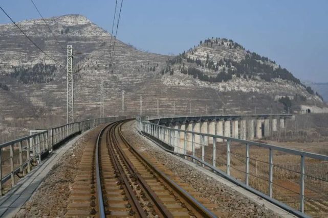 我的家乡有条辛泰铁路从淄博到泰安当天打来回