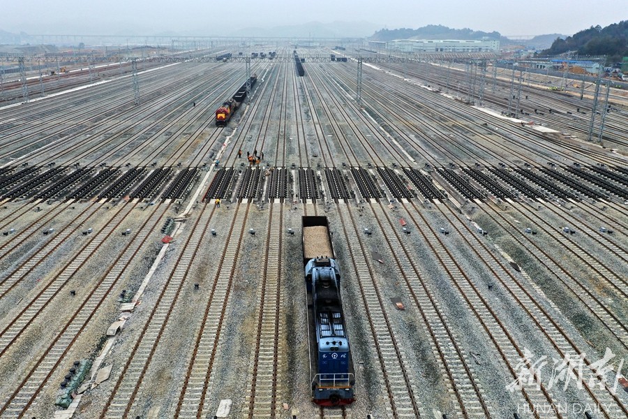 怀化西编组站进行联调联试_腾讯新闻