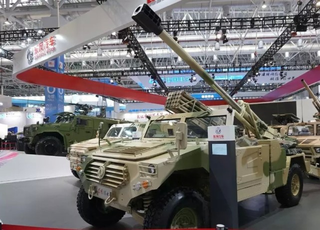 我军超轻型卡车炮正式亮相,堪称山地战利器!成快反旅铁拳