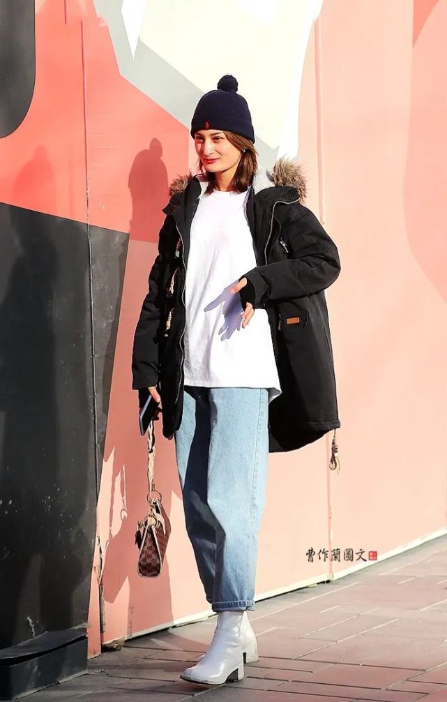 街拍来北京时尚街区的3个新疆小美女