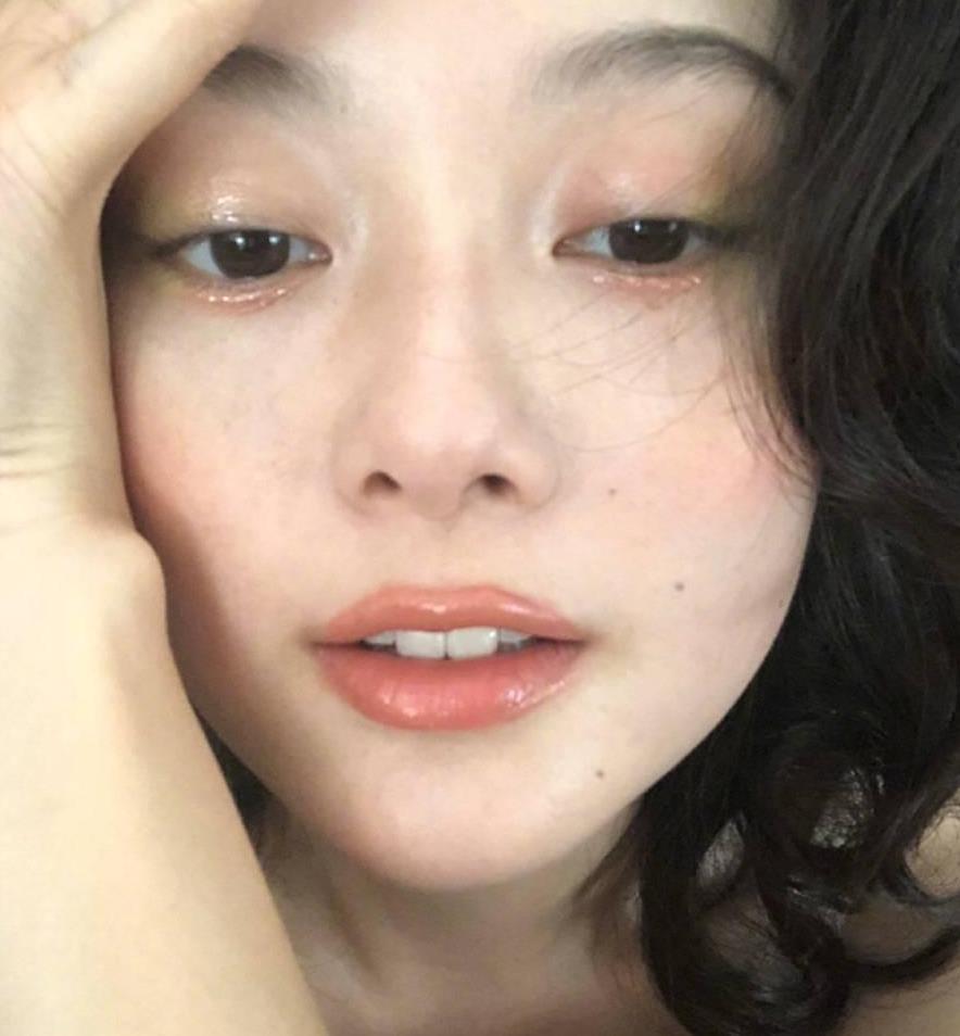 晚晚的衣品真是堪比"女明星",莫兰迪色系穿搭高级感十足,超美