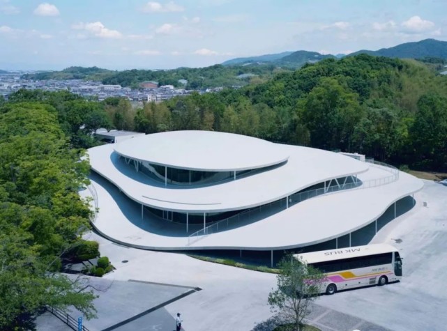 名美美术教育 日本建筑师的中流砥柱妹岛和世 妹岛和世 新当代艺术博物馆 金泽21世纪美术馆 大阪艺术大学 普利兹克奖 建筑师