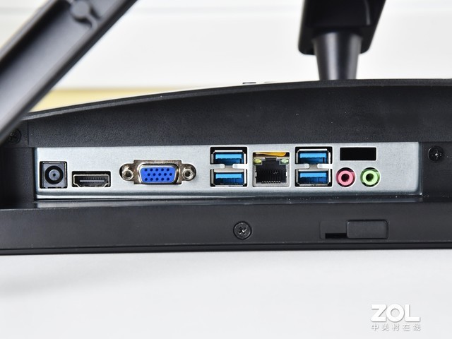 在台电c24的底部的i/o处,这款一体机准备了丰富的接口,提供了一个hdmi