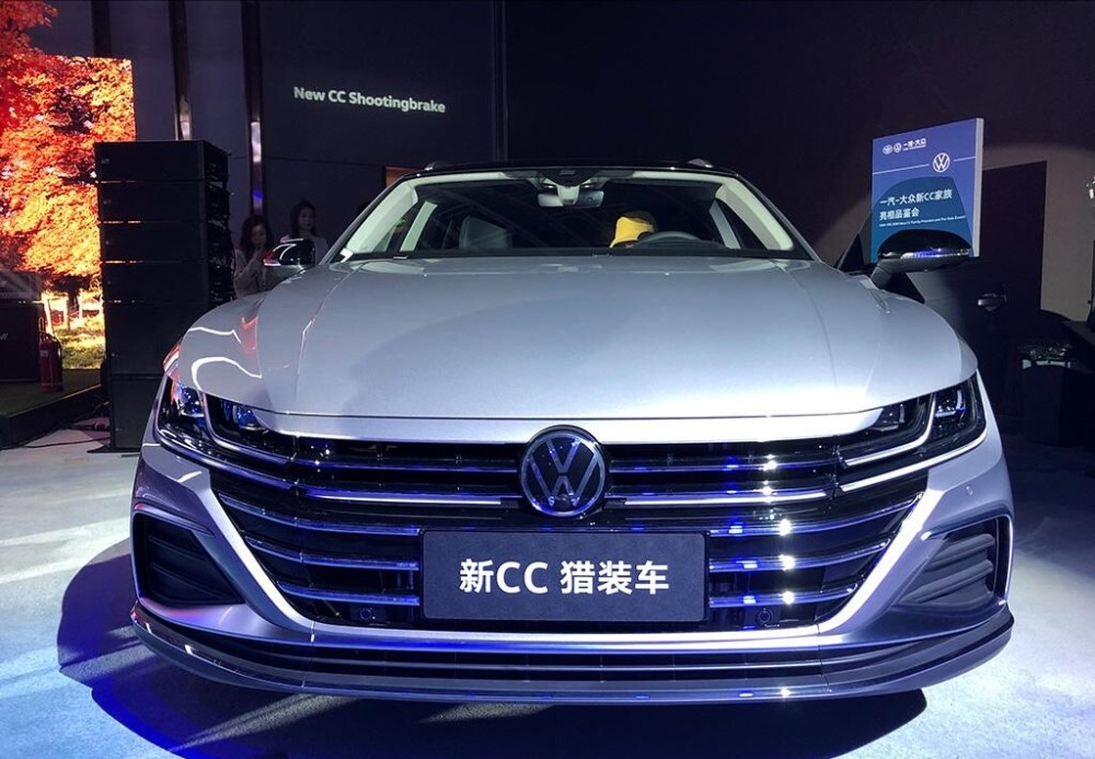 新款旅行大众cc实拍,售24.99万,2.0t 无框车门,真帅气!