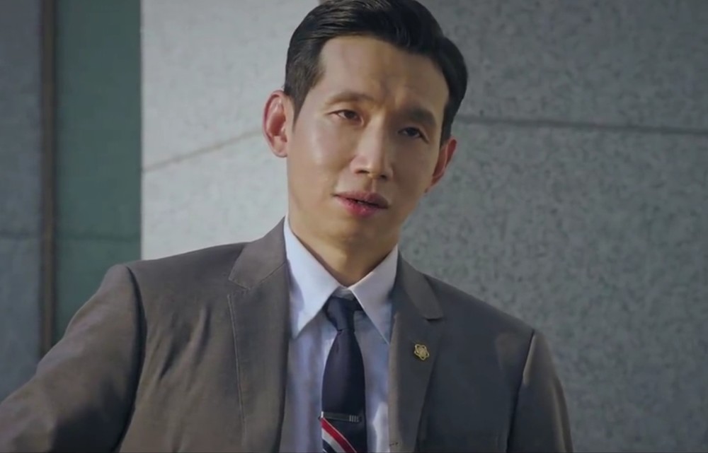 顶楼妈宝男不仅是剧中的搞笑担当也是行走的吐槽机器