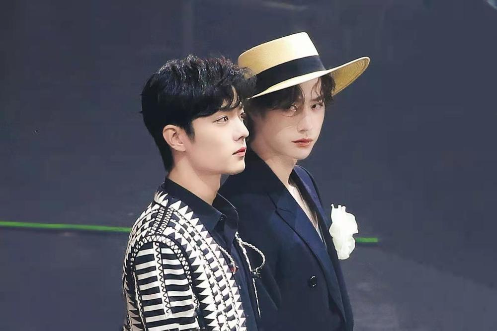 活久见!肖战王一博共同为冬奥会加油,一起助力滑雪比赛