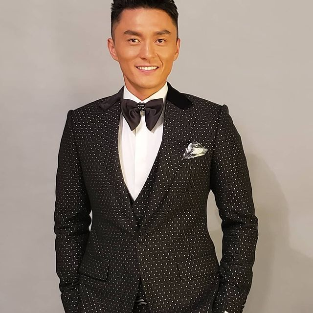 tvb艺人杨明车祸后出席庭审首认两项控罪女友庄思明穿情侣装陪同