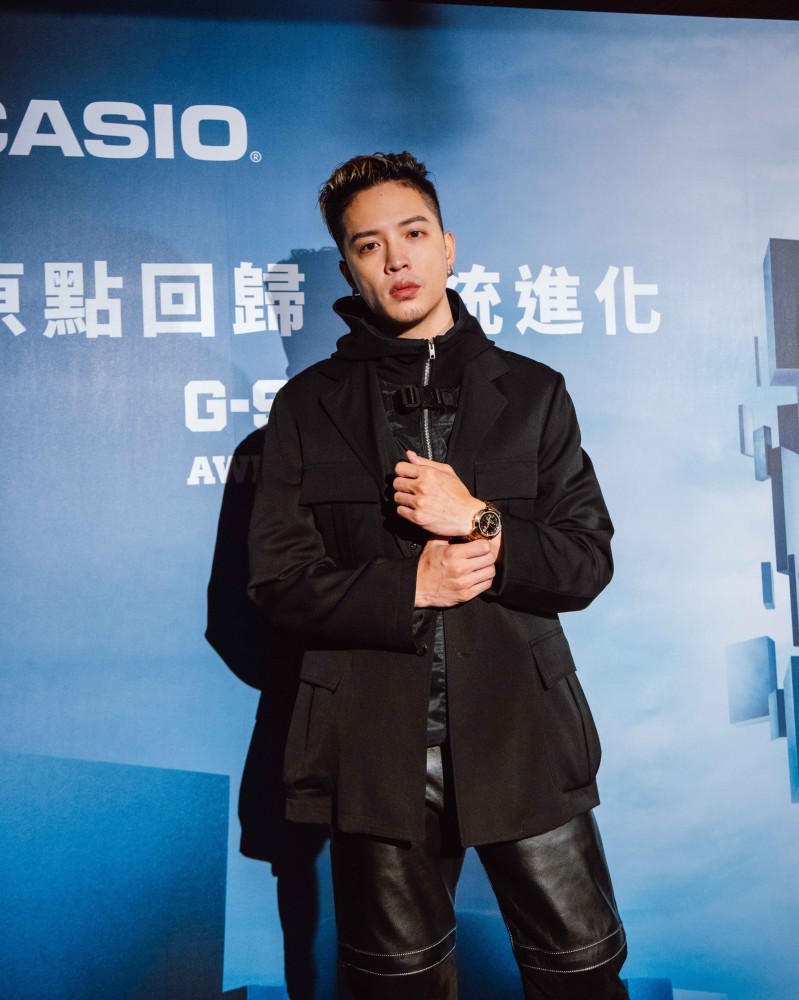 j.sheon把红鞋当禁忌单品 g-shock红表很ok