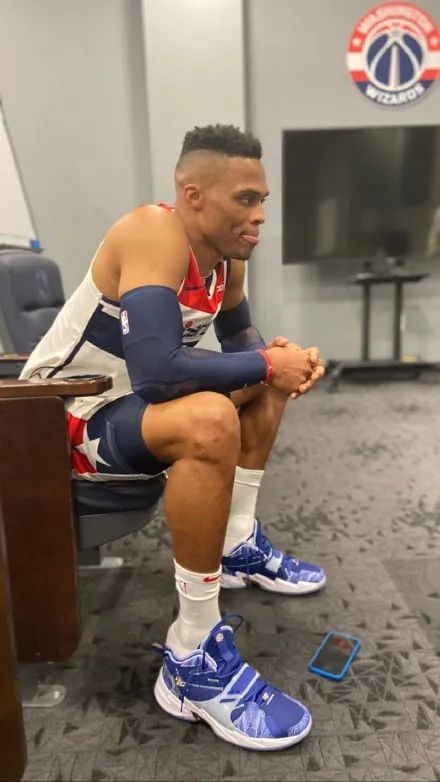 威少奇才训练首秀!熟悉的僵尸跳投回来了