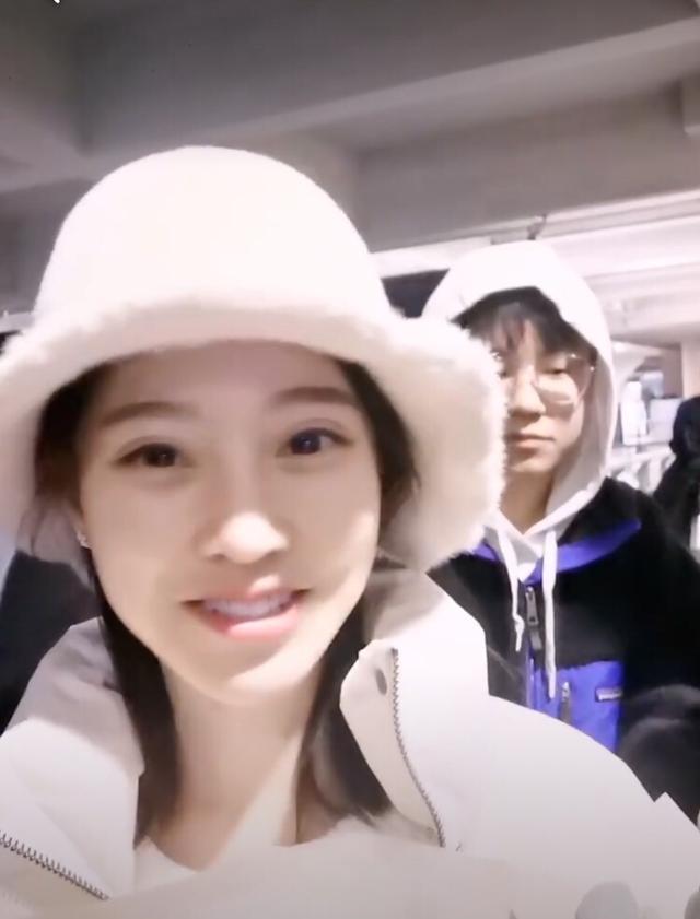 男友视角下的冯提莫长啥样?怼脸拍视频曝光后,网友:我酸了