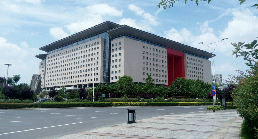 郑州,别名商都,绿城,河南省省会,是中国中部地区重要的中心城市,国家