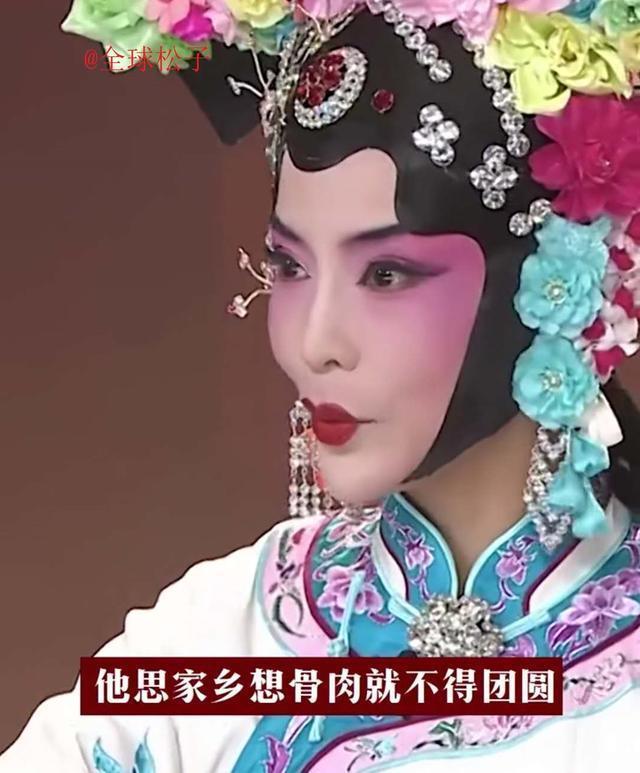 央视"才女"朱迅晒京剧扮相,脸上油彩韵味十足,唱功惊艳全场