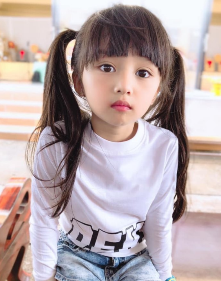 幼儿园最美混血儿走红不看镜头却美如画网友天生的主角