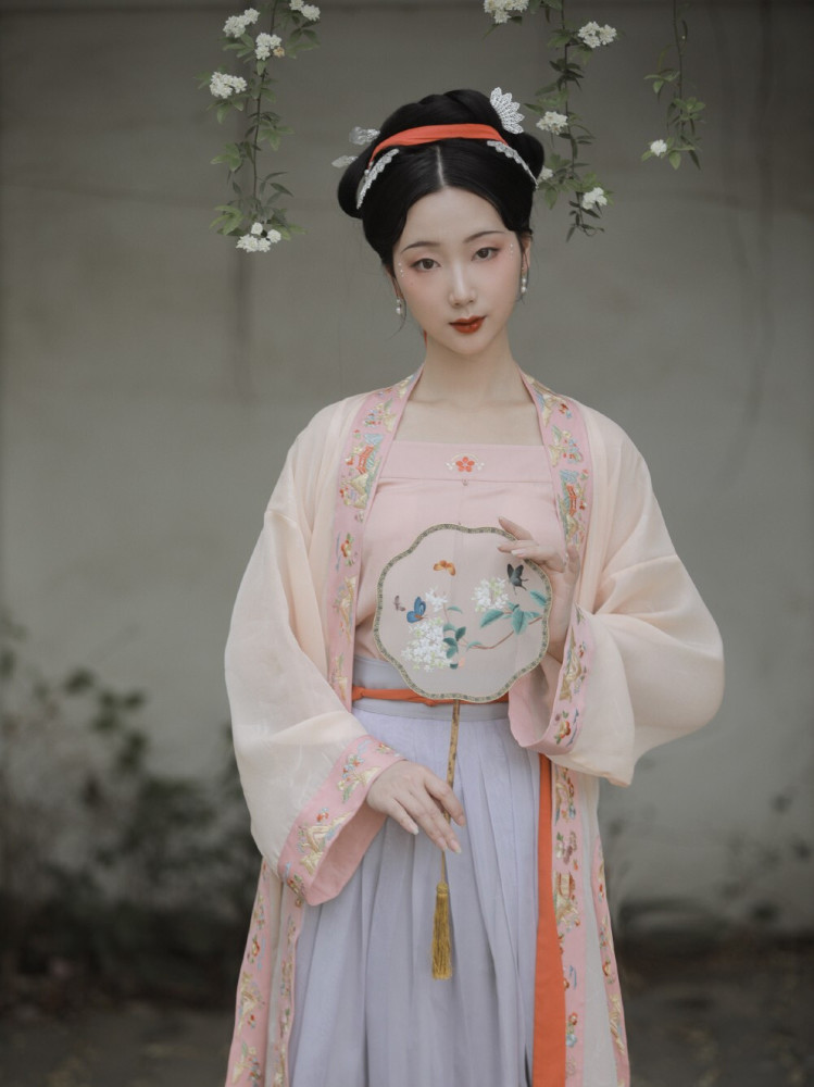 拥有这几个特点的女生很有古典气质穿上汉服更是惊艳