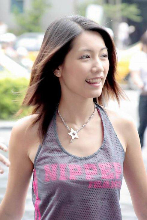 42岁林韦君曾恋情不断今单身2年自嘲出道以来平静最久