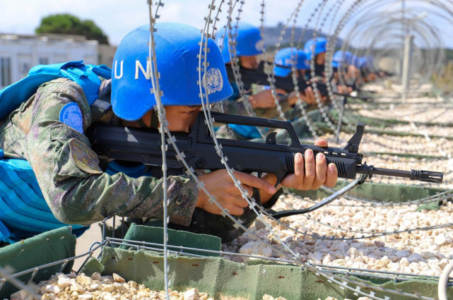 中国蓝盔,向险而行守和平|维和部队|张中君|黎巴嫩_军事|邹亮