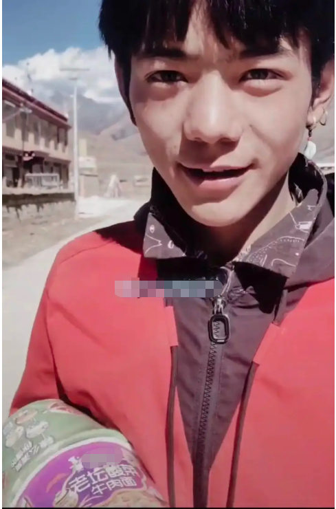 丁真热度让人眼红春晚杂志邀约不断团队筛选60个靠谱工作