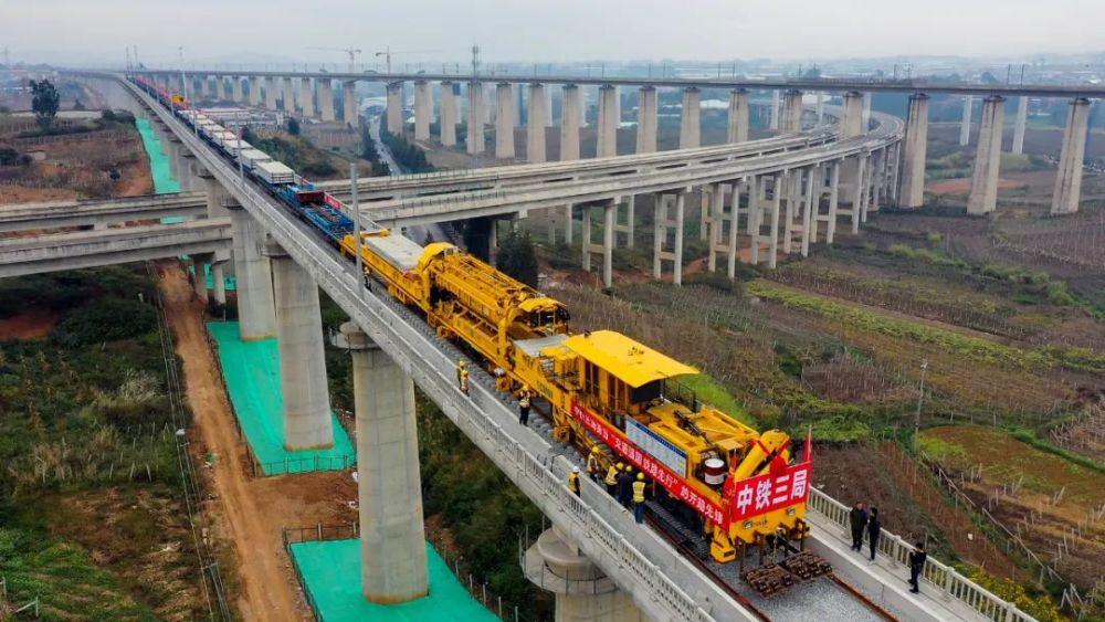 标志着弥蒙高铁全线铺轨正式拉开序幕