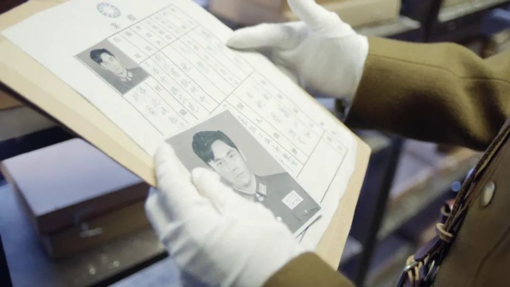 冷一丁在清查国民党政府档案库时,发现了"巨鲸"的一张照片,正是萧斯宇