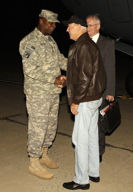 拜登在担任副总统期间,奥斯汀曾任陆军副参谋长,美军驻伊拉克总司令
