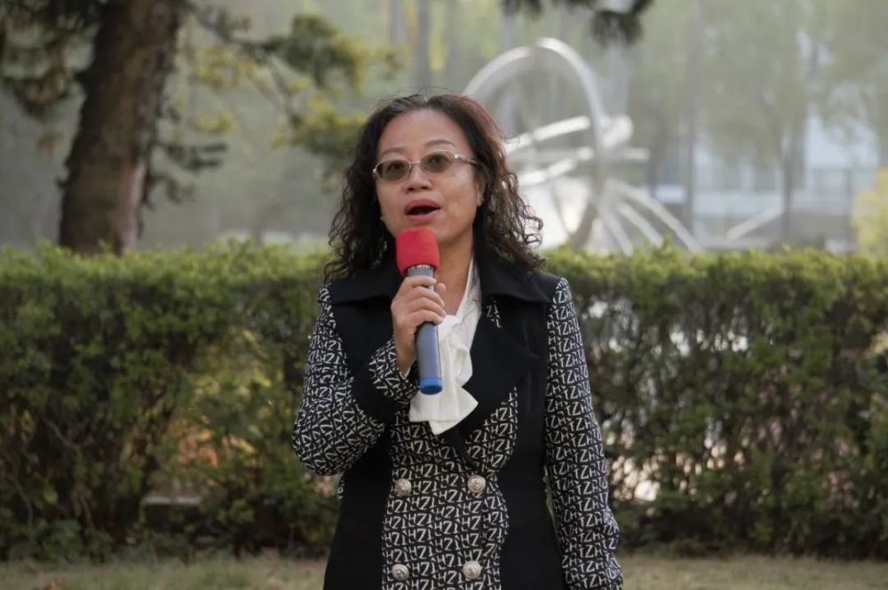 法学院党委书记李卫英