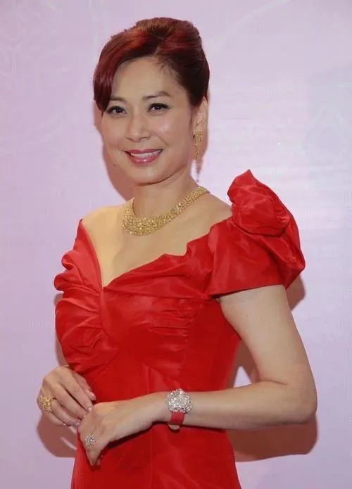 此外,早年他跟香港前女首富龚如心的绯闻,更是轰动一时.