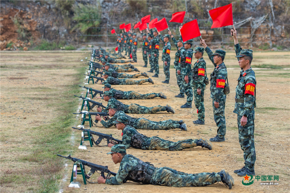 走进打靶场直击新兵首次实弹射击考核
