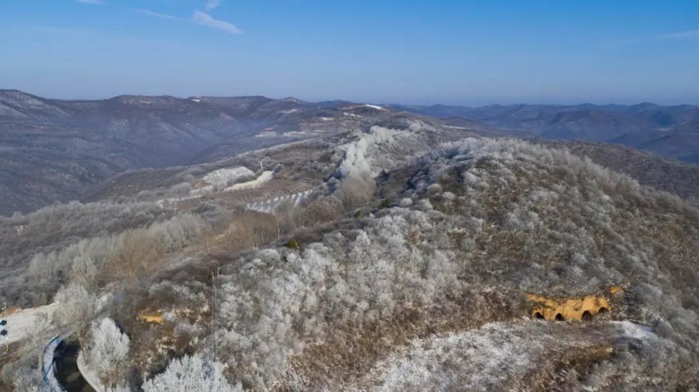 咸阳市旬邑县马栏山雾凇宛如琼树银花