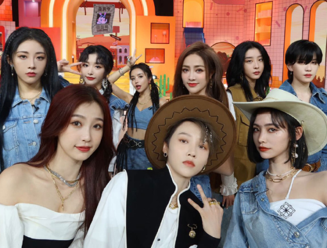 实际上说她们是"最强女团"倒也不是谬赞,毕竟国内的女团基本靠选秀