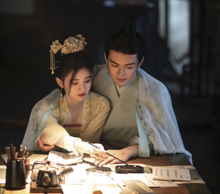 鞠婧祎新剧《慕南枝》首发海报,看到造型,网友:这次终于不是"连连看"