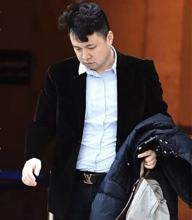 孟晚舟老公终于露面了小3岁帅气似霸总孟晚舟二婚嫁他很幸福