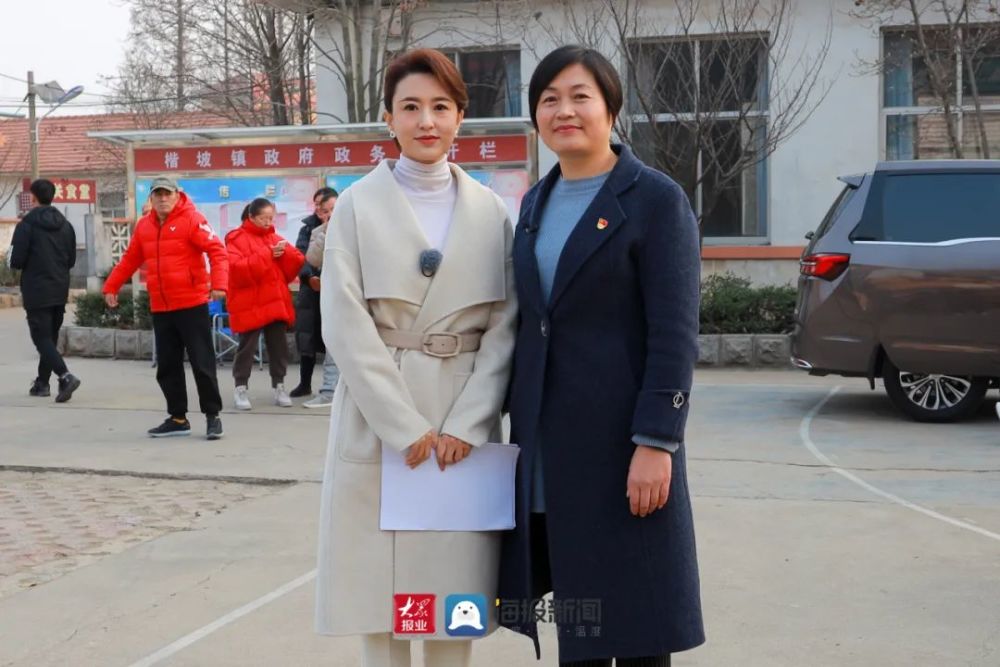 作为日照基层女性党员干部代表的柴仕晓接受了央视节目主持人张蕾采访