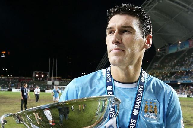 中场铁汉加雷斯巴里英超球坛中的低调传奇