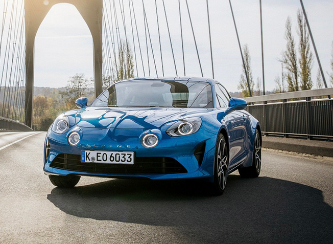 雷诺新款alpine a110最新官图发布,中置1.8t引擎,后驱,4.