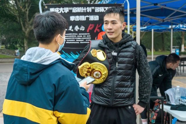 一部叫《千锤百炼》的纪录片,讲述了四川会理小县城拳击手的成长故事