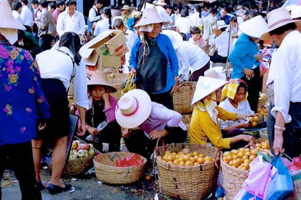 老照片:90年代的三亞,那時的三亞還是個邊陲小城,房價很低_騰訊新聞