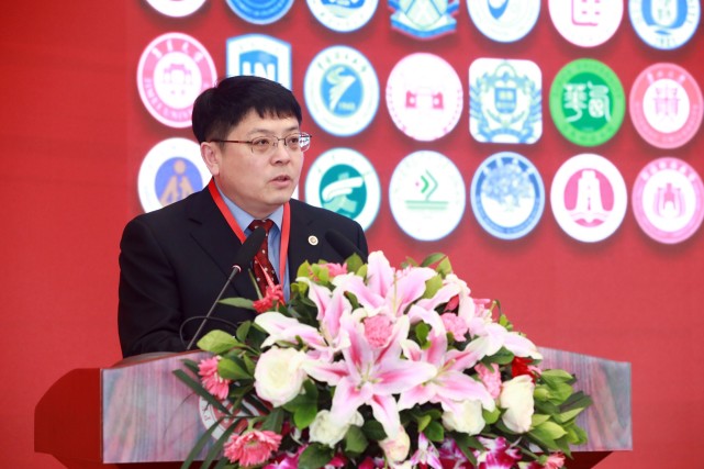 北京大学校长助理,经济学院院长董志勇代表北京大学经济学院致欢迎辞.