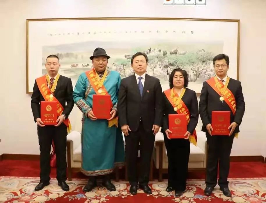 劳动最幸福自治区劳动模范苏都毕力格