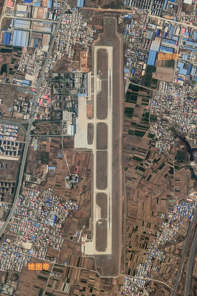 洛阳北郊机场,位于洛阳市老城区邙山,距洛阳市中心约10公里,1987年