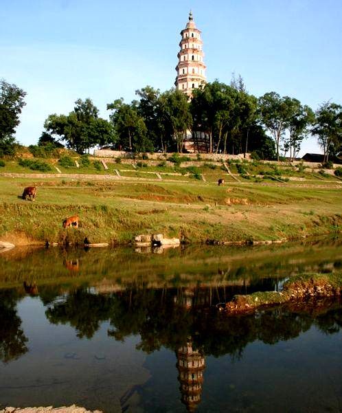 浔州八景之一,有东塔回澜之称,广西桂平东塔