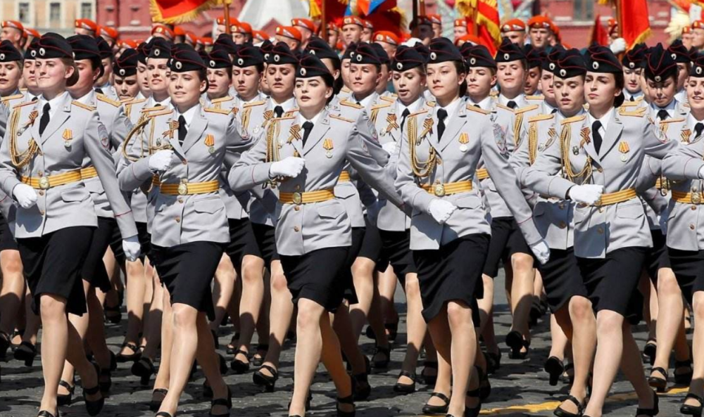 世界各国阅兵式上的女兵:中国女兵最美,俄罗斯女兵最精神